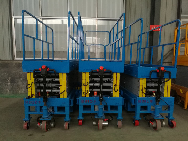 辅助行走式液压升降机 辅助行走式液压升降机